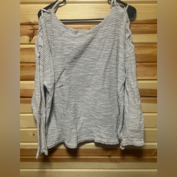 Sweater - Picture 6 of 6